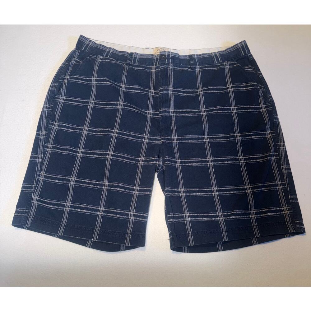 St John Bay men’s blue & white plaid shorts